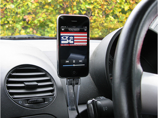 Illustration for article titled The Best Way to Hold Your Phone? It could be OSOMount's U-GRIP EX